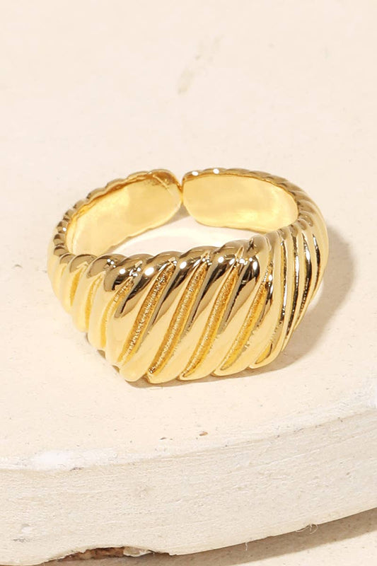 Thick Metallic Twist Fashion Ring